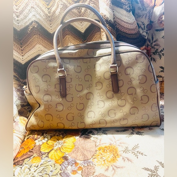 NWOT Guess Signature X-Large Overnight Bag - Picture 6 of 9